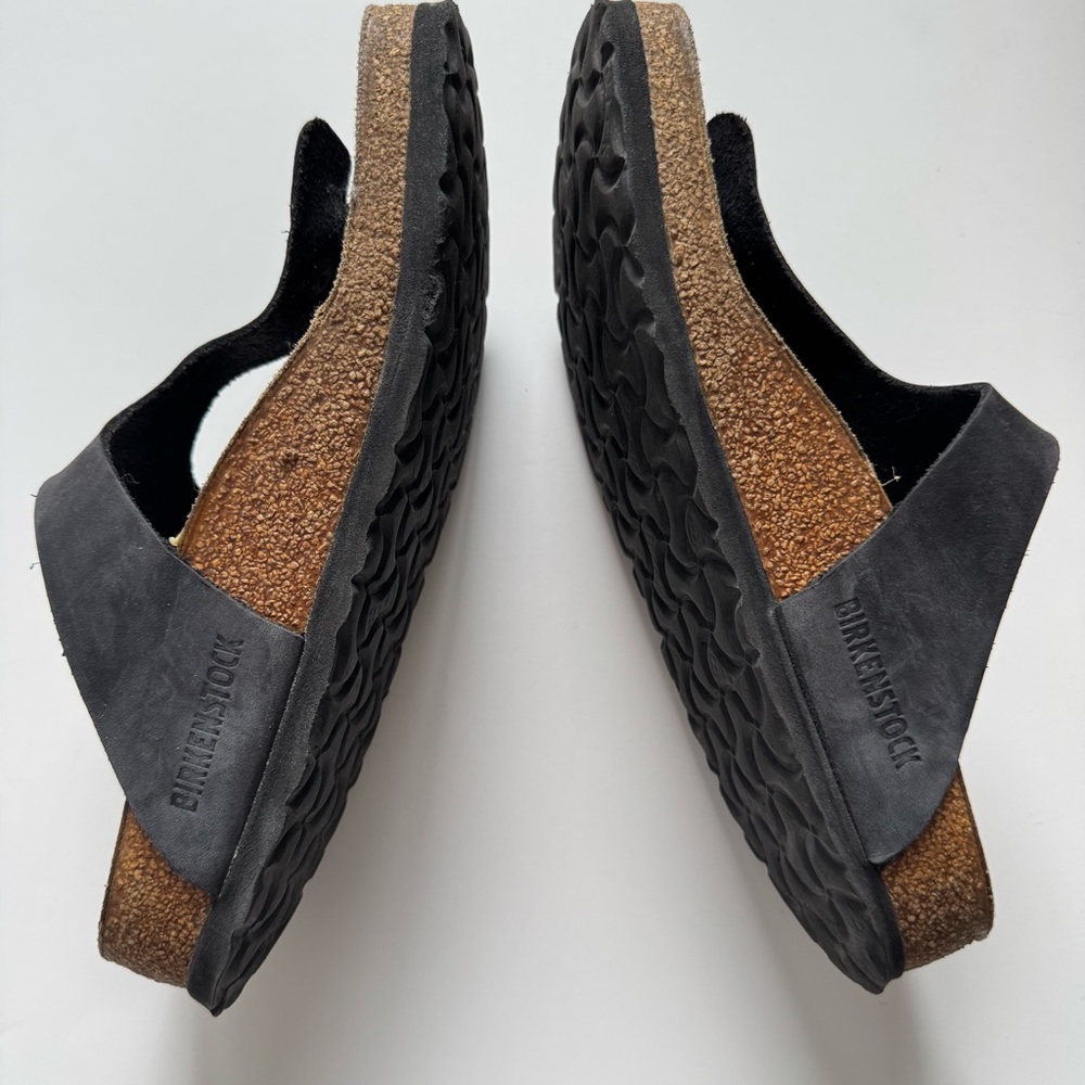 Birkenstock Gizeh Sandal in dark brown. Size: 37 - Picture 2 of 13